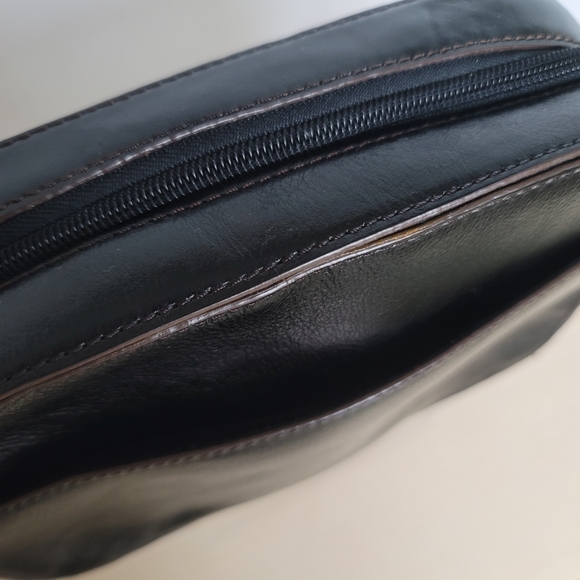 Etienne Aigner Black Leather Adjustable Strap Crossbody Camera Bag Purse - Picture 4 of 16